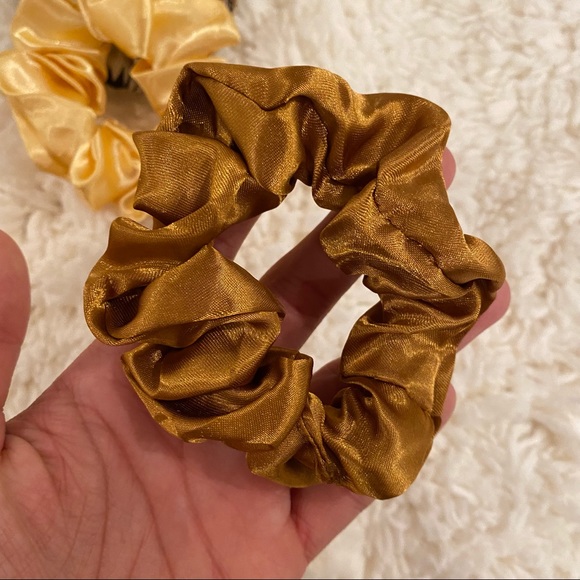 Scrunchie Set - Picture 4 of 5